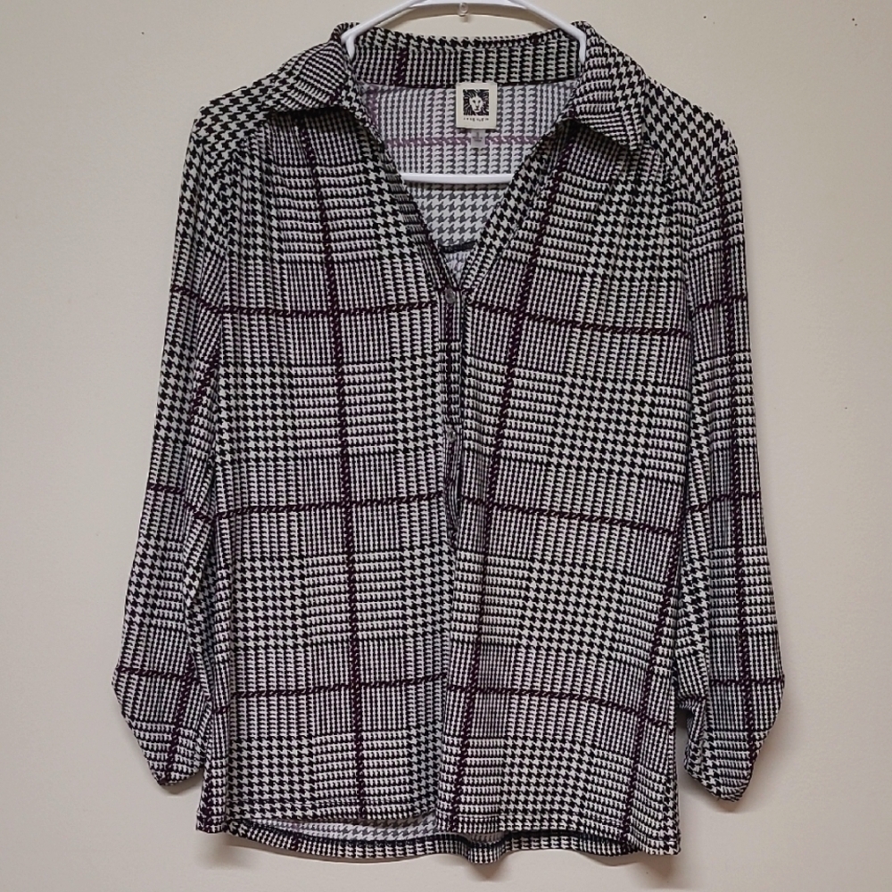 Anne Klein Black and White Button Down Shirt with Notched Collar used good condi